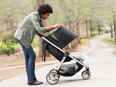 Britax B-Lively - Better coverage from sun Britax B-Lively - better coverage from sun
