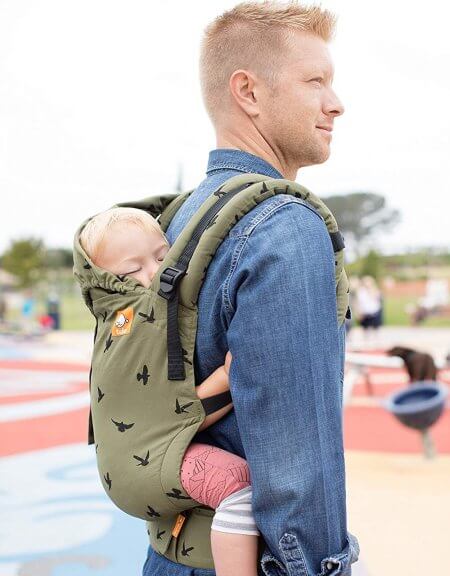 Baby Tula Free-to-Grow offers two positions Baby Tula Free-to-Grow offers two positions - you can wear it on your front or back