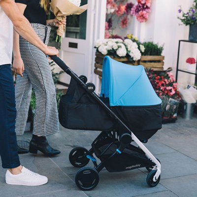 Ergobaby Metro - suitable from birth with Newborn Kit