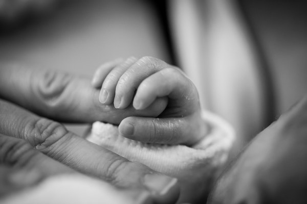 Initial contact between mother and baby - what are its outcomes