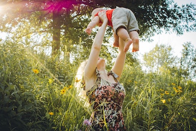 Your doctor will advice you on what to do and eat to ensure your baby is developing healthily What is the relationship between mother's diabetes and child's tendency to various diseases