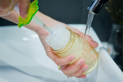 Cleaning baby bottles All bottle-feeding equipment should be well-cleaned, including bottle brushes and washing bin