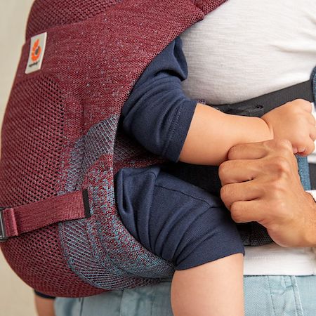 Ergobaby Aerloom FormaKnit Fabric Ergobaby Aerloom - made of light and breathable fabric