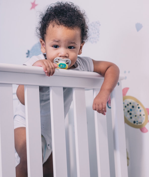 Best Cribs For Tall Babies (+ Tips To Prevent Baby From Climbing Out)