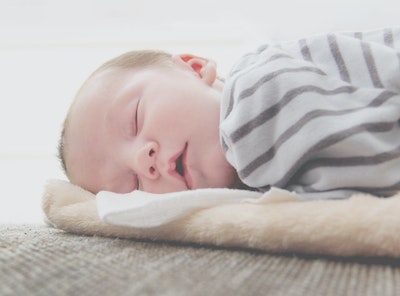 can my baby sleep on the floor