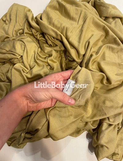 Solly-Baby-Wrap-has strong yet lightweight fabric that ensures-good-and-even-weight-distribution