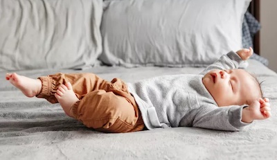 Why Is My Baby Flailing Arms And Legs At Night Moro Reflex